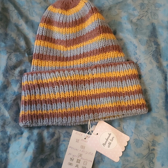 Merino Wool blend Hat (Hand knitted.) NWT. - Picture 2 of 3